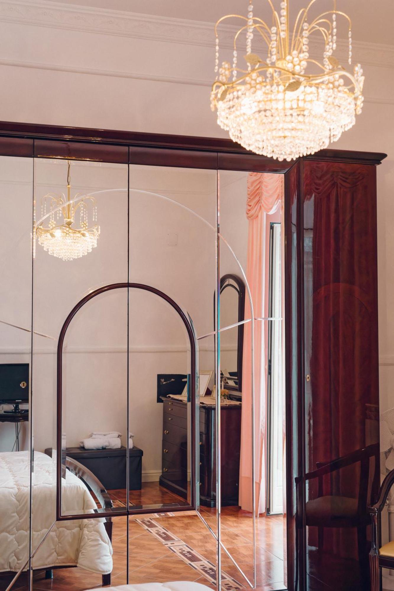 La Famiglia Hotel Pollena Trocchia Bagian luar foto